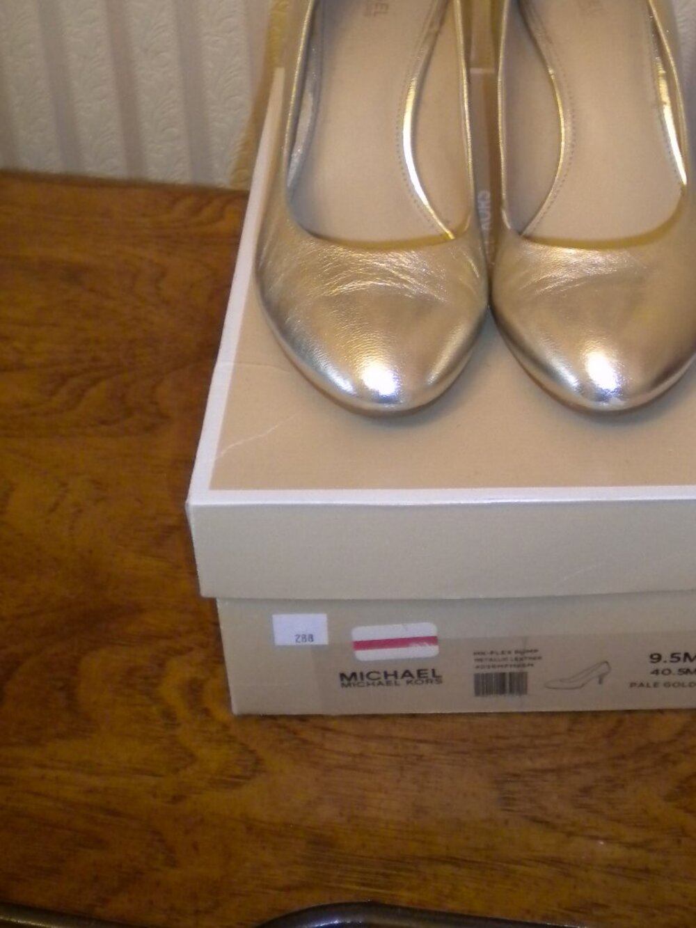 Michael Kors Metallic Gold Round Toe Heel Pumps
